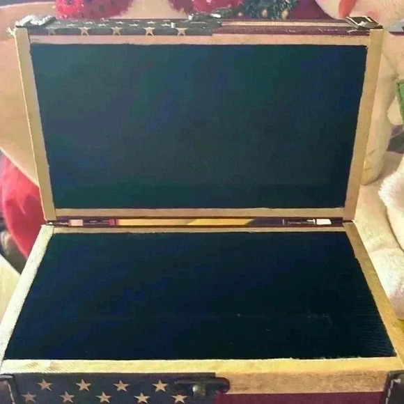 Small Rustic American Flag Wooden Chest -  8" x 4.5" - Picture 5 of 6